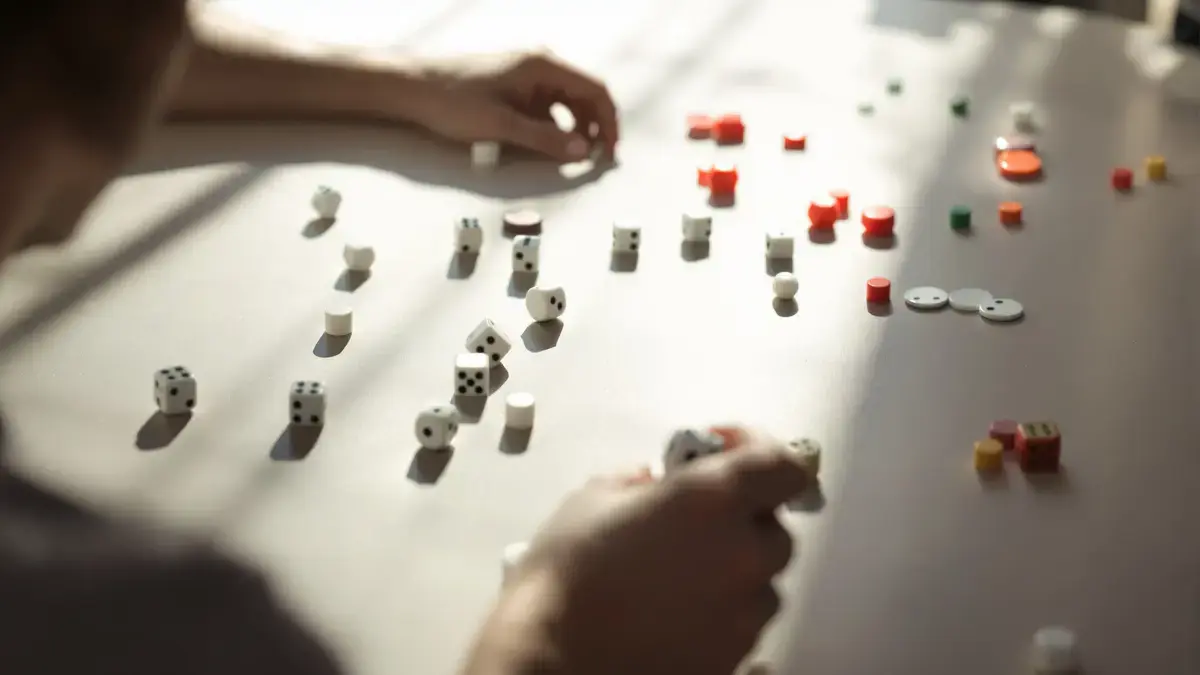 Zelfs in een eenvoudig spel onthult ons brein zijn onvermogen om echt willekeurig te handelen