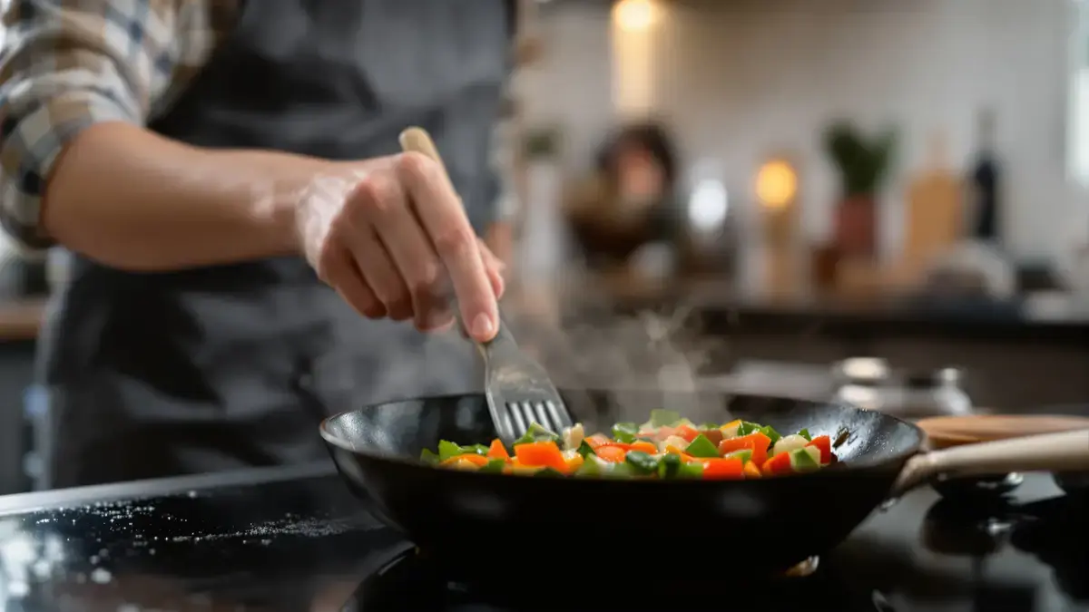 Eenvoudige kooktechniek voorkomt dat eten aan de pan blijft kleven, zelfs bij onoplettendheid